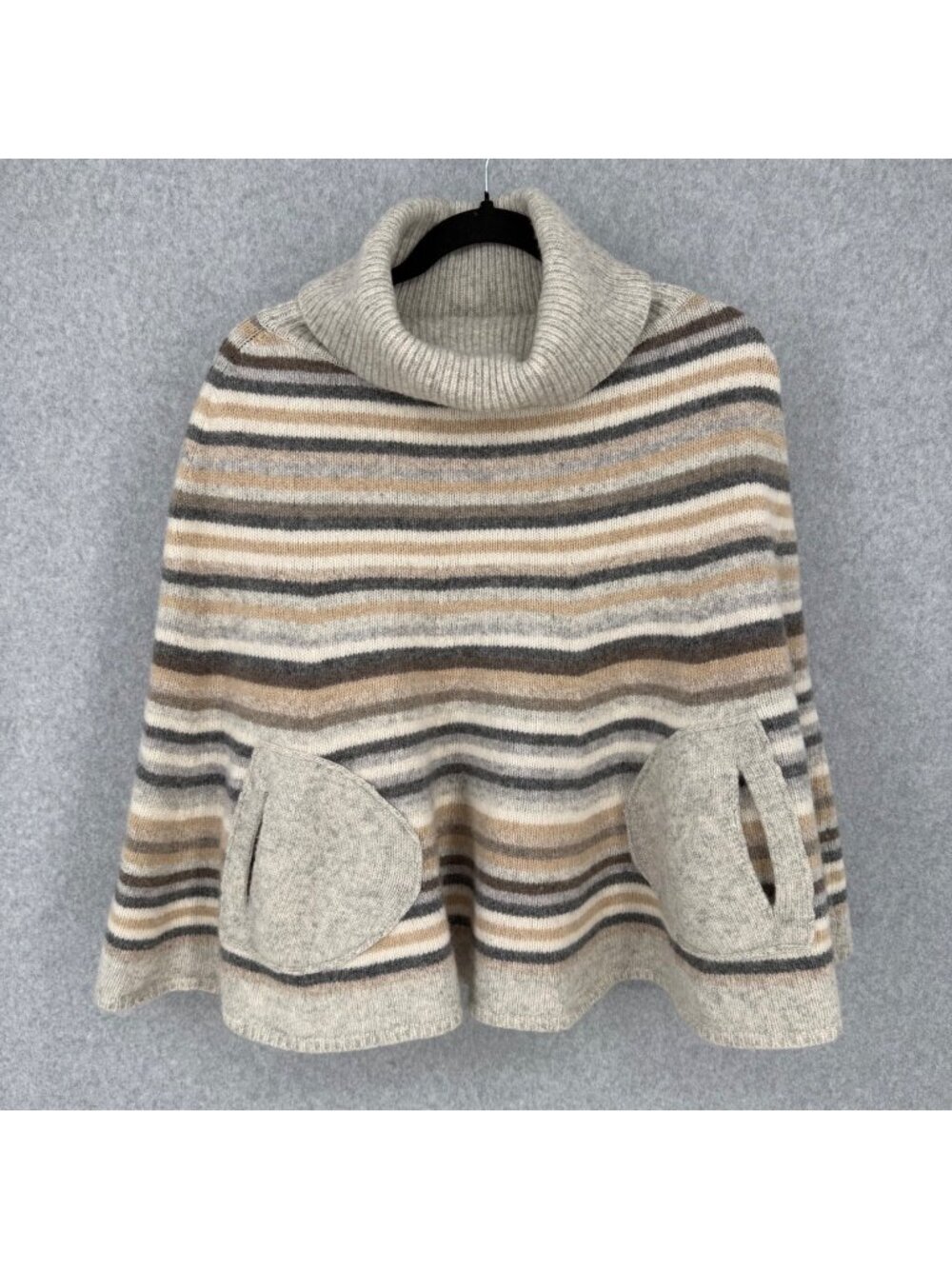 Gap Womens 100% Lambs Wool Cape Poncho Sweater Size M/L Oatmeal Tan Stripe EUC